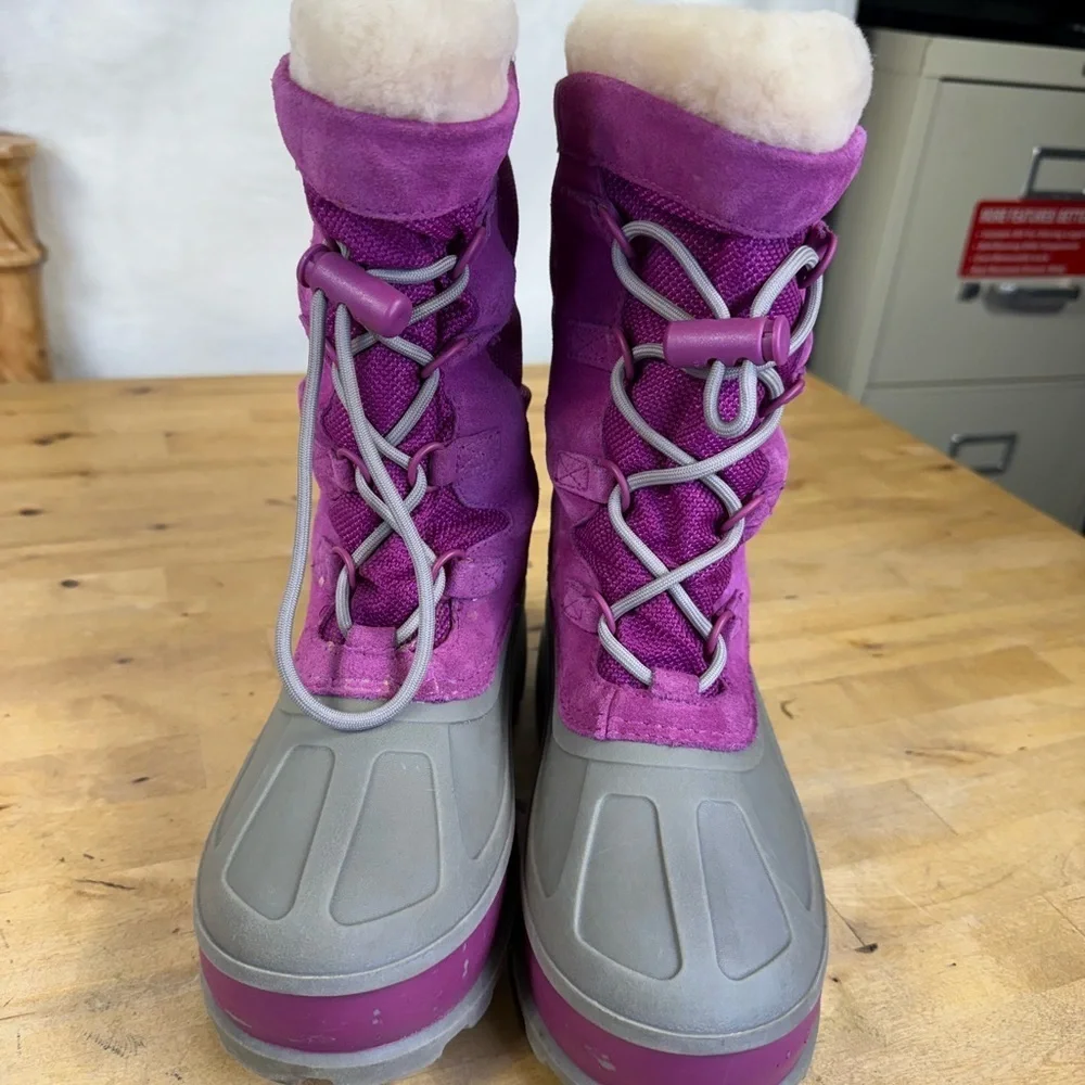 Ugg Australia Bobbey winter snow boots magenta and gray color combination size 5